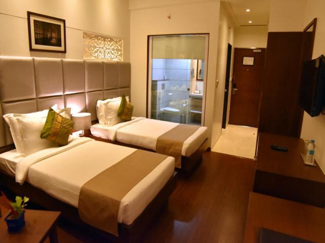 Comfort Inn Donil Vadodara Buitenkant foto