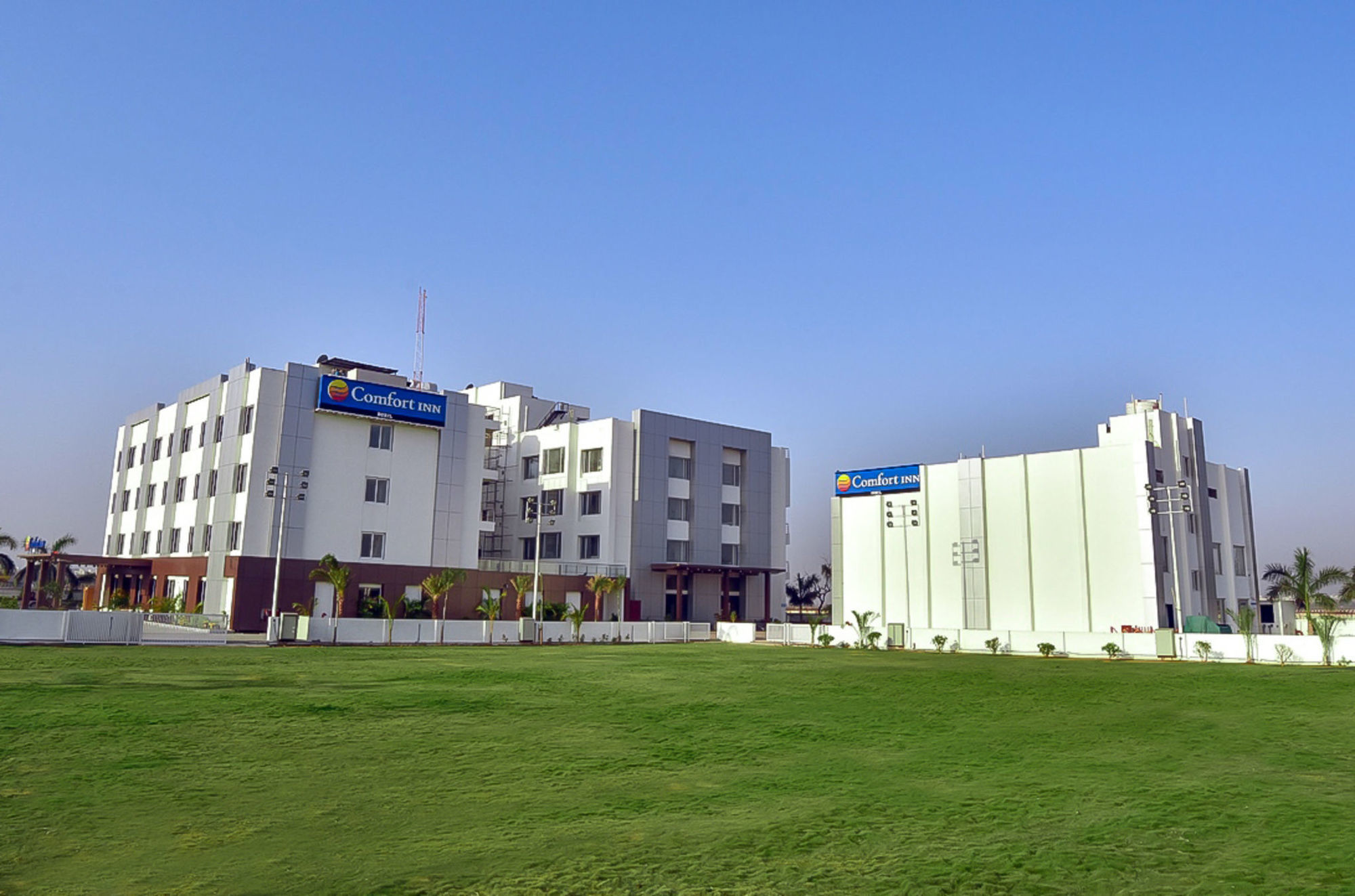 Comfort Inn Donil Vadodara Buitenkant foto