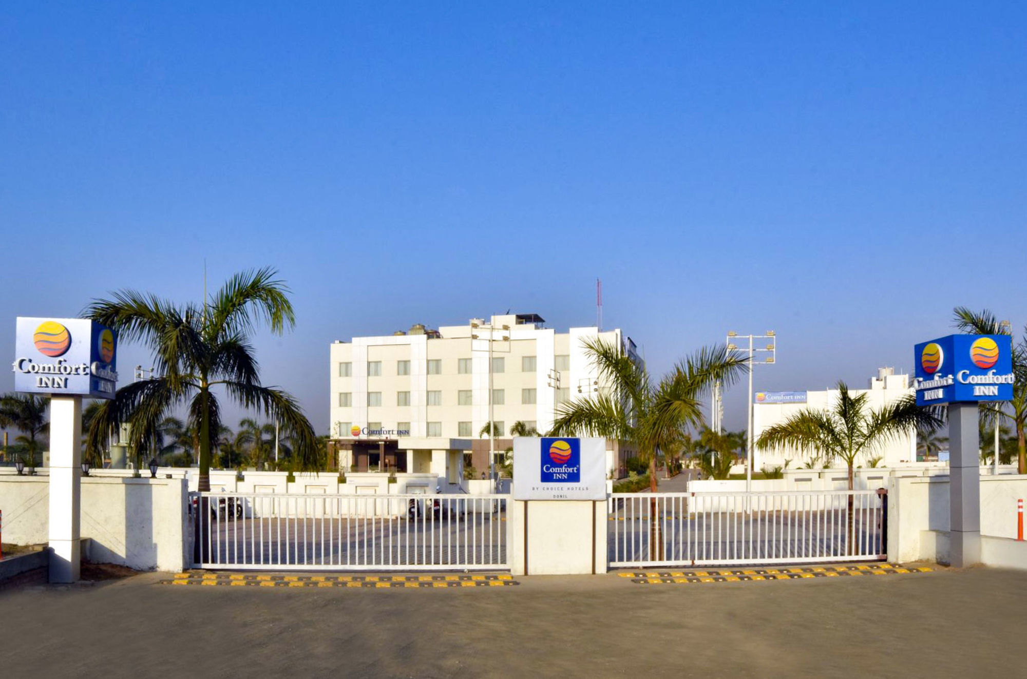Comfort Inn Donil Vadodara Buitenkant foto