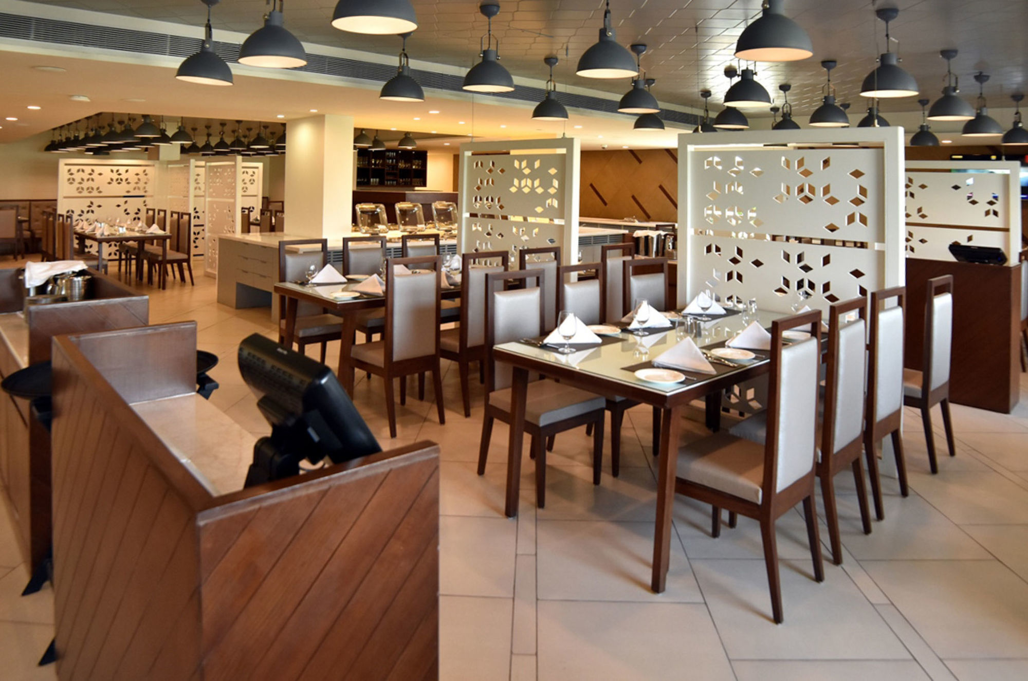 Comfort Inn Donil Vadodara Restaurant foto