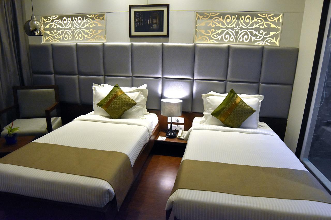 Comfort Inn Donil Vadodara Buitenkant foto