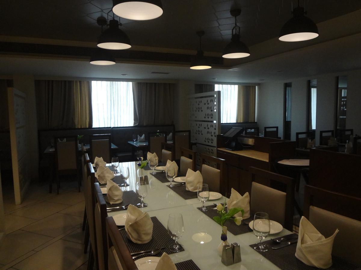 Comfort Inn Donil Vadodara Buitenkant foto