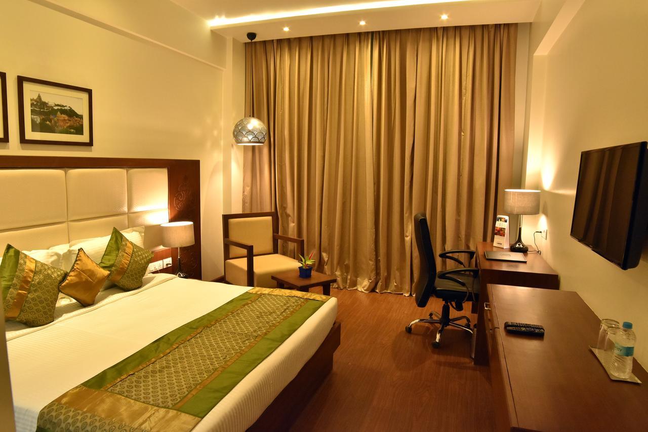 Comfort Inn Donil Vadodara Buitenkant foto