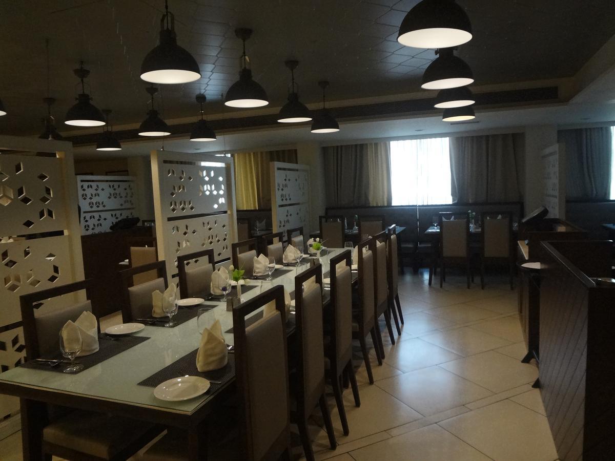 Comfort Inn Donil Vadodara Buitenkant foto