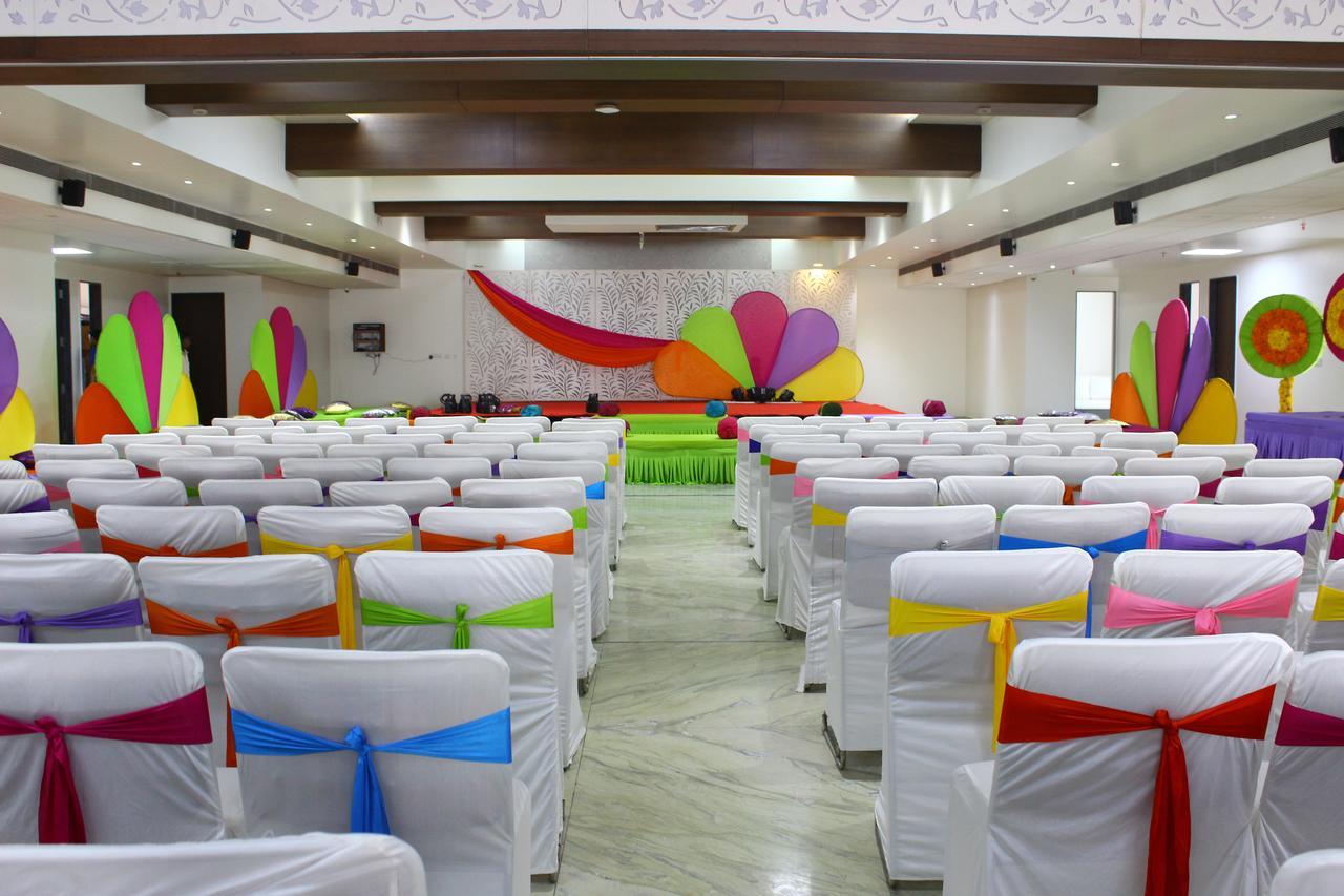 Comfort Inn Donil Vadodara Buitenkant foto