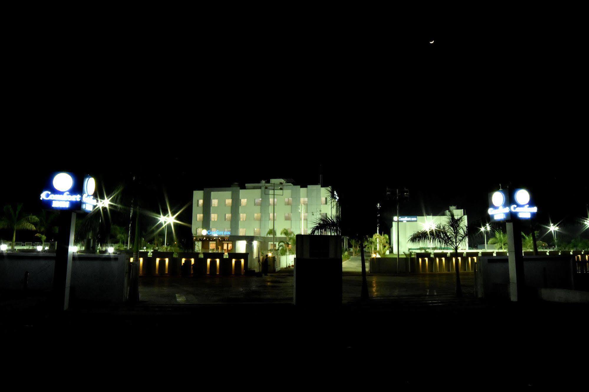 Comfort Inn Donil Vadodara Buitenkant foto