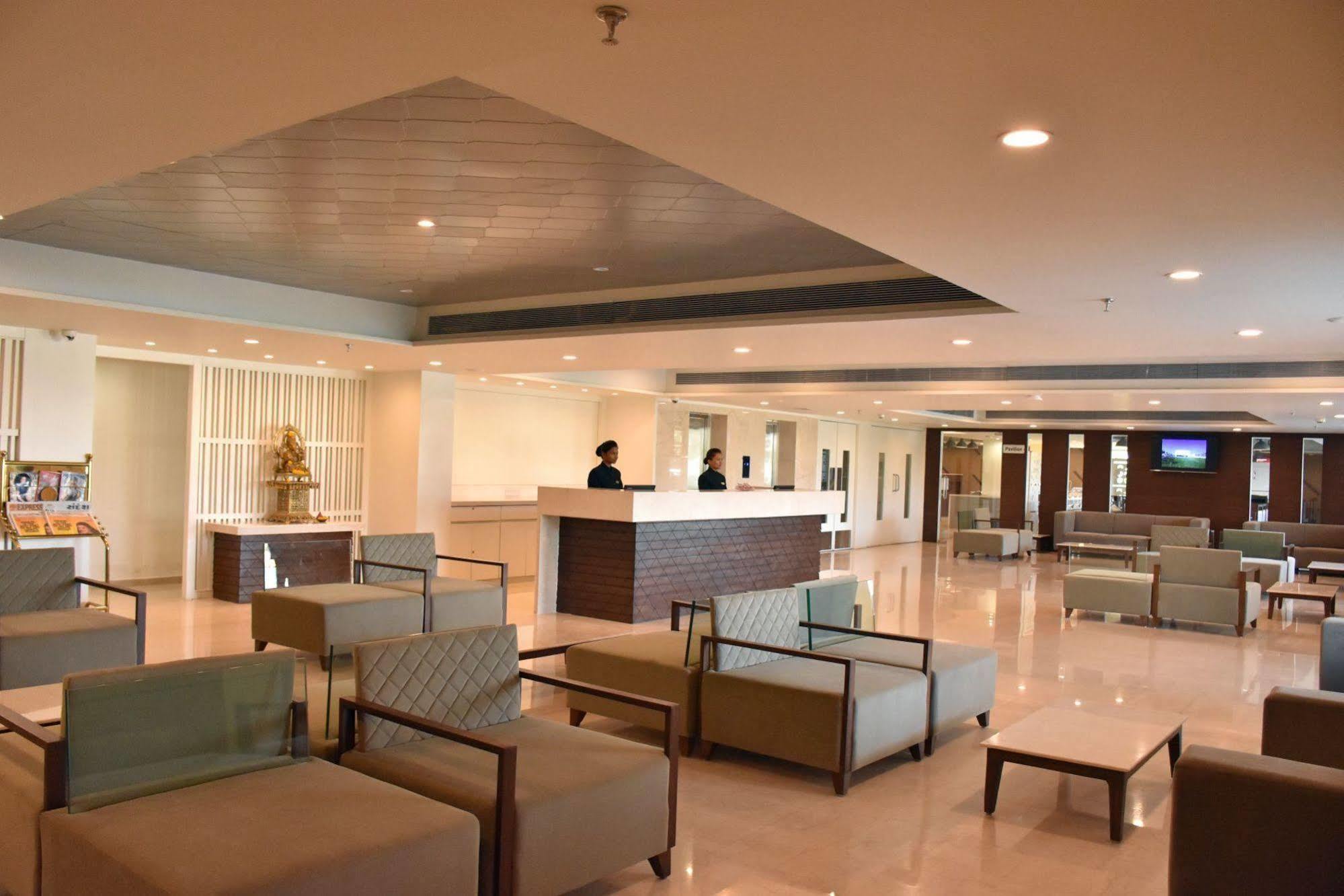 Comfort Inn Donil Vadodara Buitenkant foto