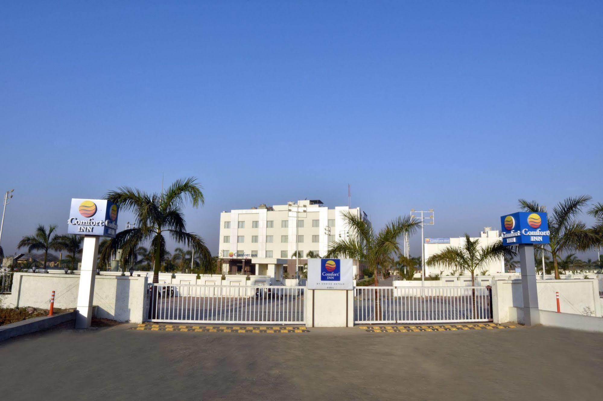 Comfort Inn Donil Vadodara Buitenkant foto