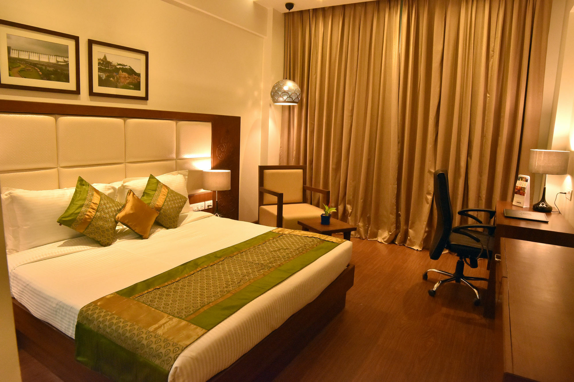 Comfort Inn Donil Vadodara Buitenkant foto